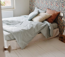 Load image into Gallery viewer, London