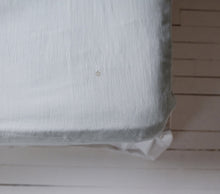 Load image into Gallery viewer, London