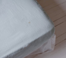 Load image into Gallery viewer, London