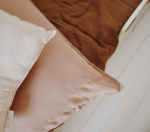 Load image into Gallery viewer, Pétale
