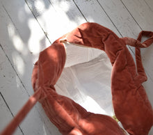 Load image into Gallery viewer, Salmone
