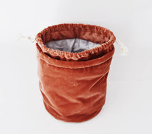 Load image into Gallery viewer, Salmone
