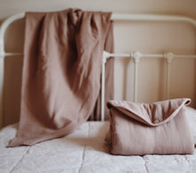 Load image into Gallery viewer, Pétale
