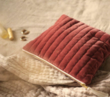 Load image into Gallery viewer, Salmone
